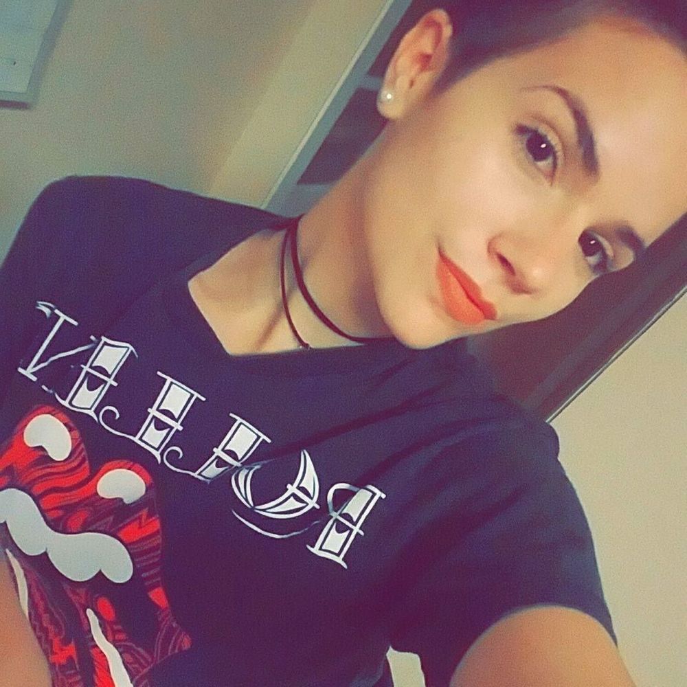 Meet your Posher, Camila